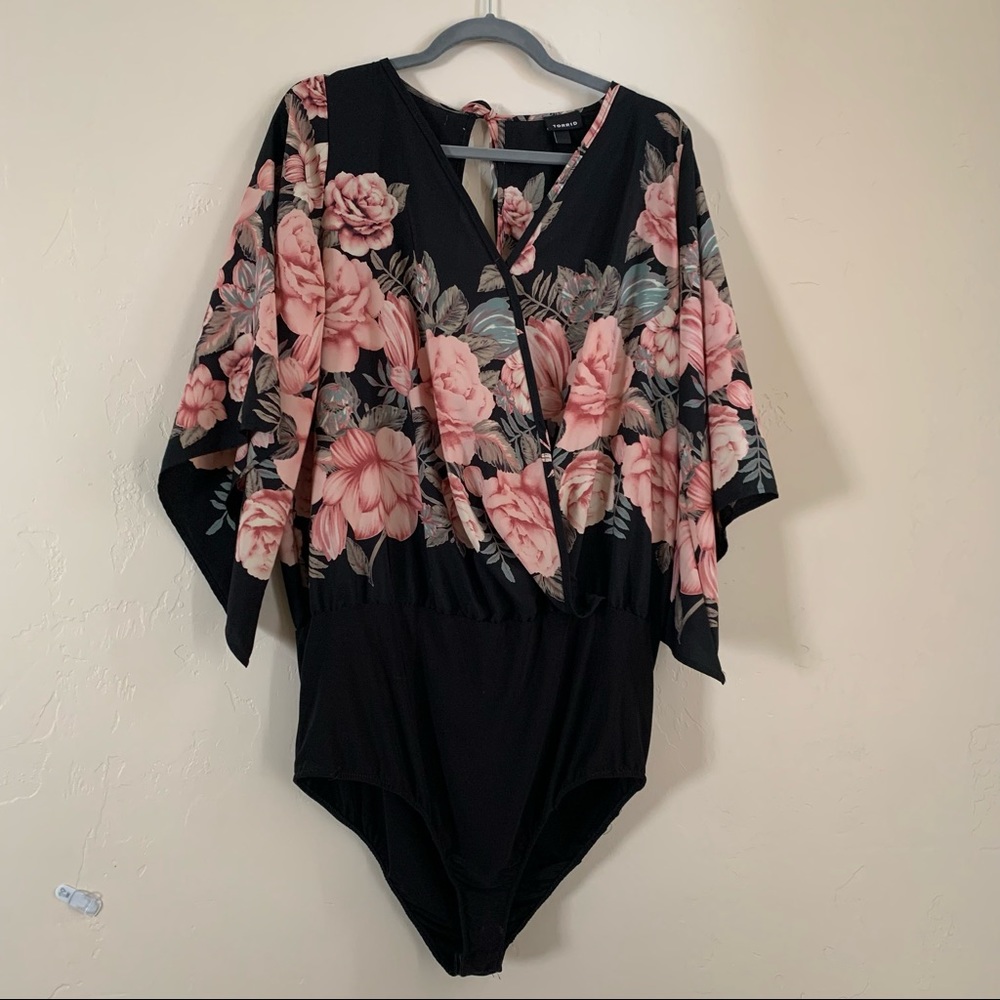 1X Torrid Floral Wrap V-Neck Bodysuit Blouse in Black and Pink - Picture 2 of 8